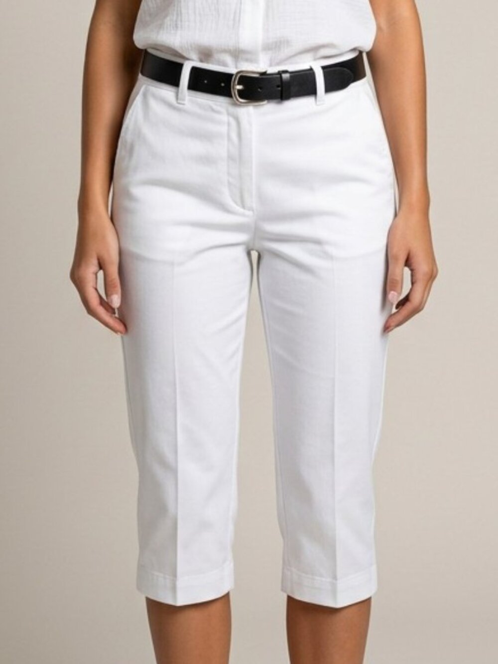 St Johns Bay Capri Pants Womens 10 White Chino Comfort Stretch Secretly Slender